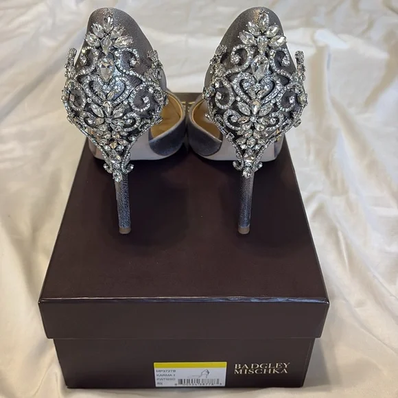 Badgley Mischka Pewter 3 1/2” Heels Karma II Design - Picture 3 of 6